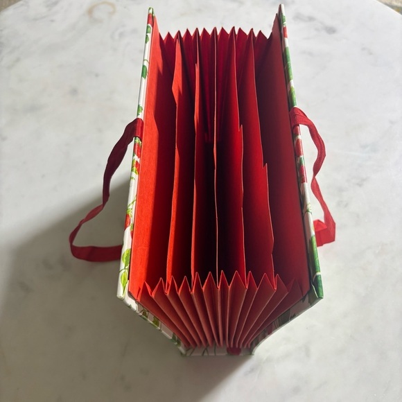 Vintage 80s Hallmark strawberry expanding recipe file folder with ribbon closure - Picture 5 of 9